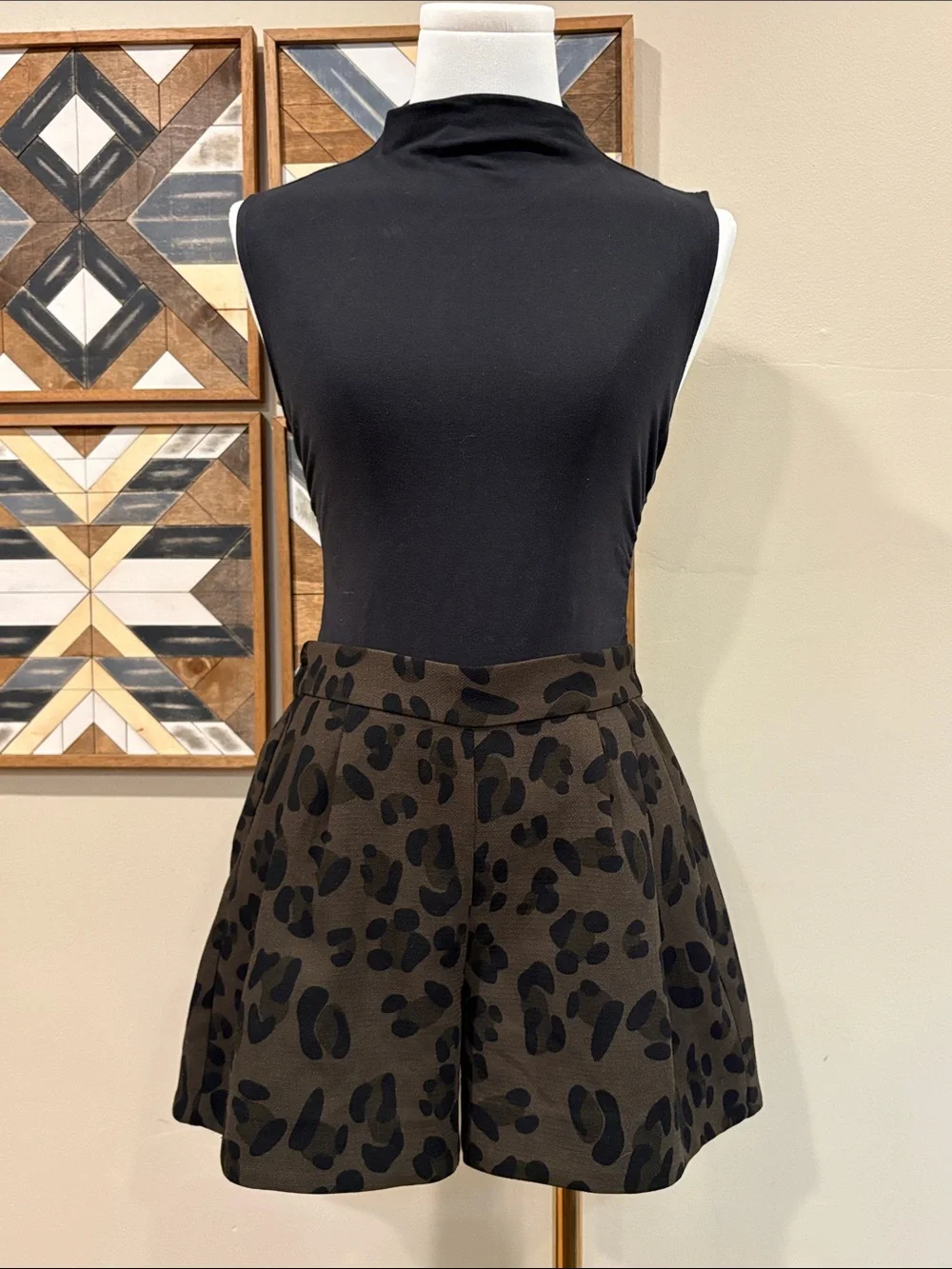 Essentiel Antwerp Pleated Safari Leopard Print Shorts size 36 / Small